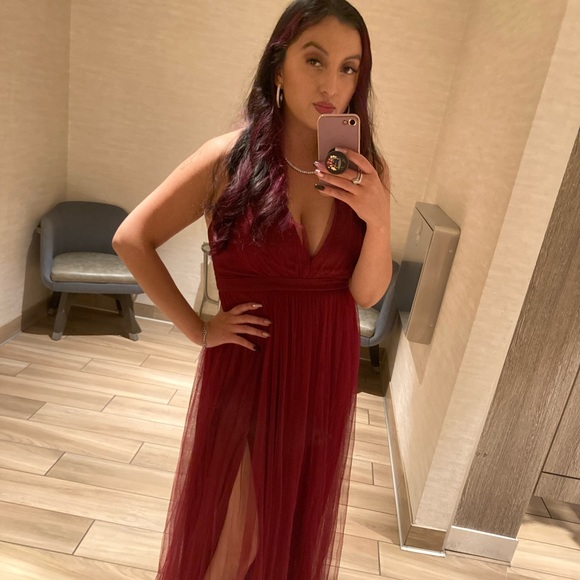 Hi I'm Sayra 💕 Welcome to my closet - Picture 3 of 3